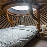 Campismo de Luxo Górski Glamping - Całoroczne Jurty Z Widokiem