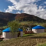Górski Glamping - Całoroczne Jurty Z Widokiem Campismo de Luxo Tylmanowa